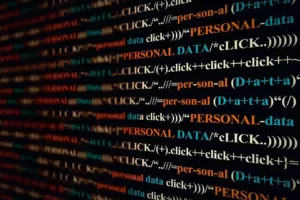 Kolorowe cyfry i litery na czarnym tle imitujące kod programistyczny.